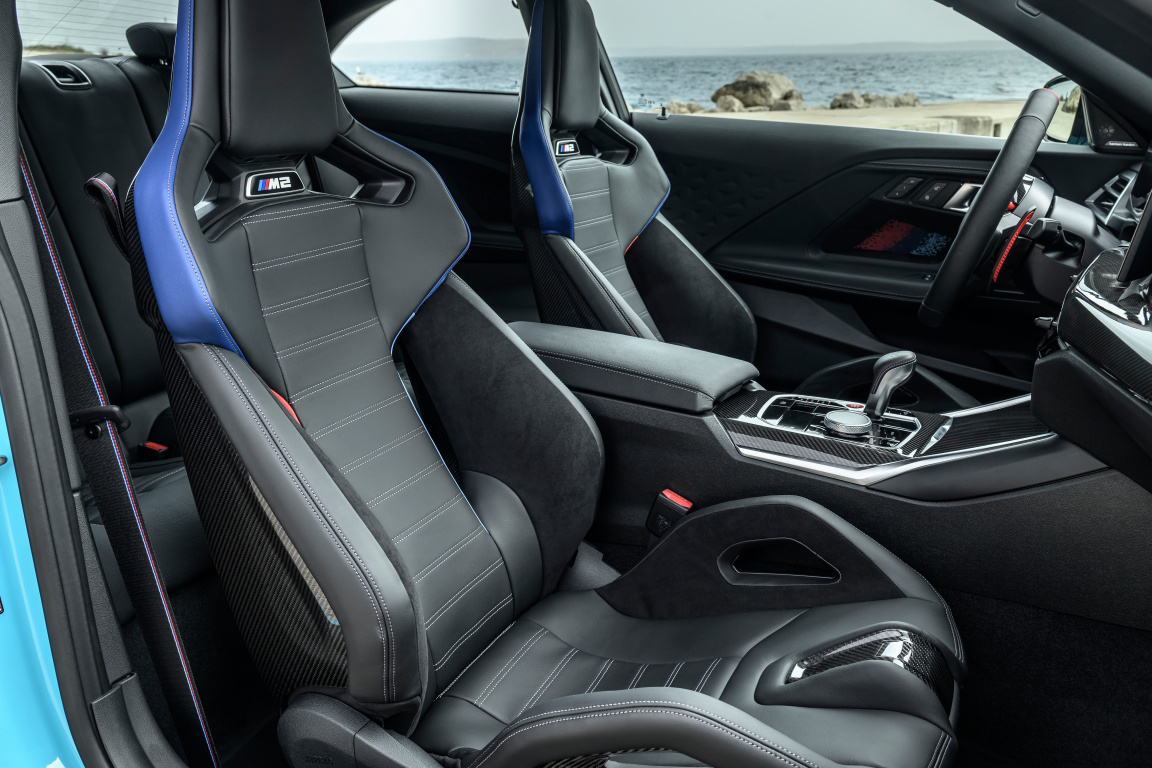 SMALL_P90642586_highRes_the-new-bmw-m2-with-